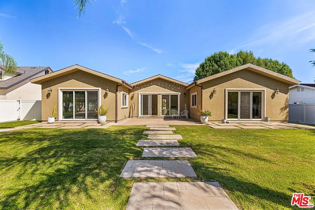 8 bed, 5.5 bath, 5683 sqft, $18,000 — Photo 3