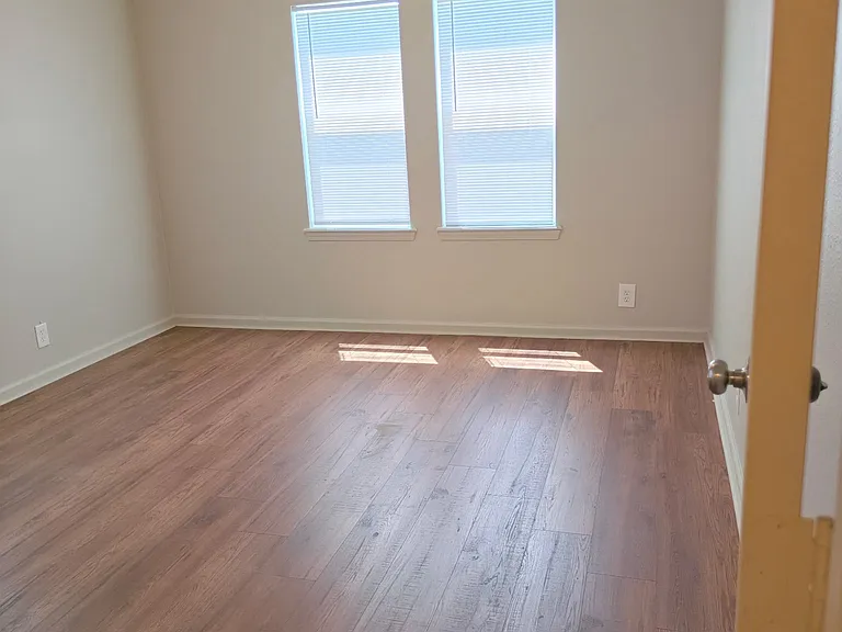411 S 45th West Ave — Photo 5
