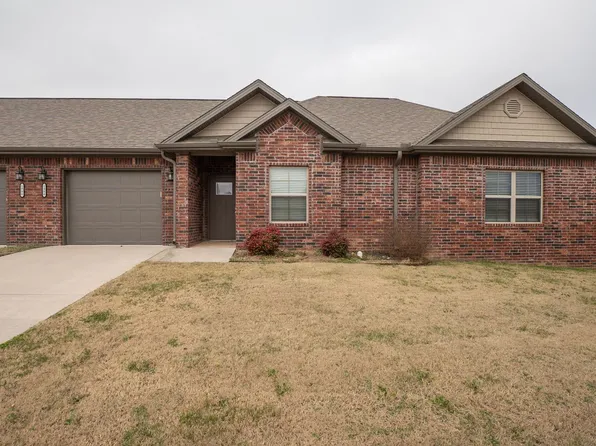 1914 Booker Cir, Pea Ridge, AR 72751