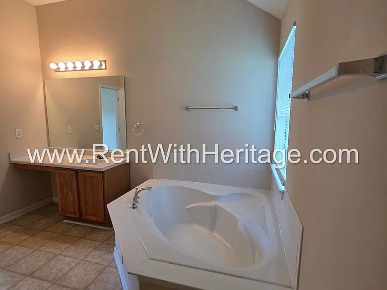 6535 Manor Creek Dr — Photo 22