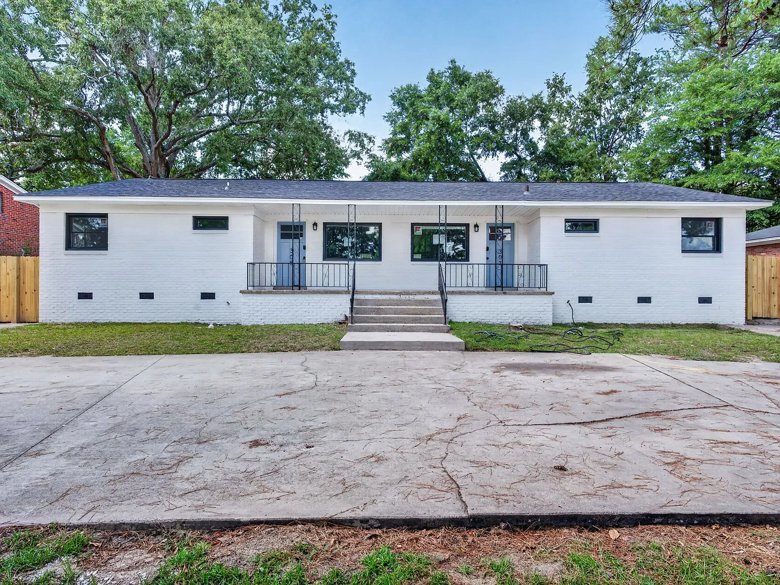 Charming 3-Bed Duplex in Prime Columbia Location Near Devine St & USC! — Photo 1