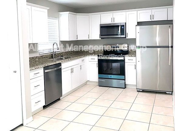 4th image of 1004 Embrun Ct #B