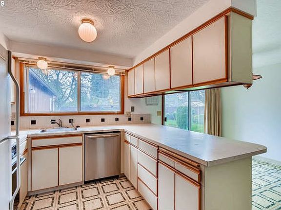 5th image of 15175 SE Rupert Dr