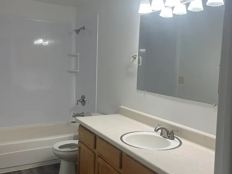 Northridge Court Apartments — Photo 8