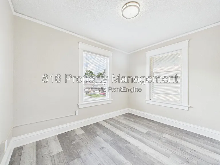3205 E 31st St — Photo 21