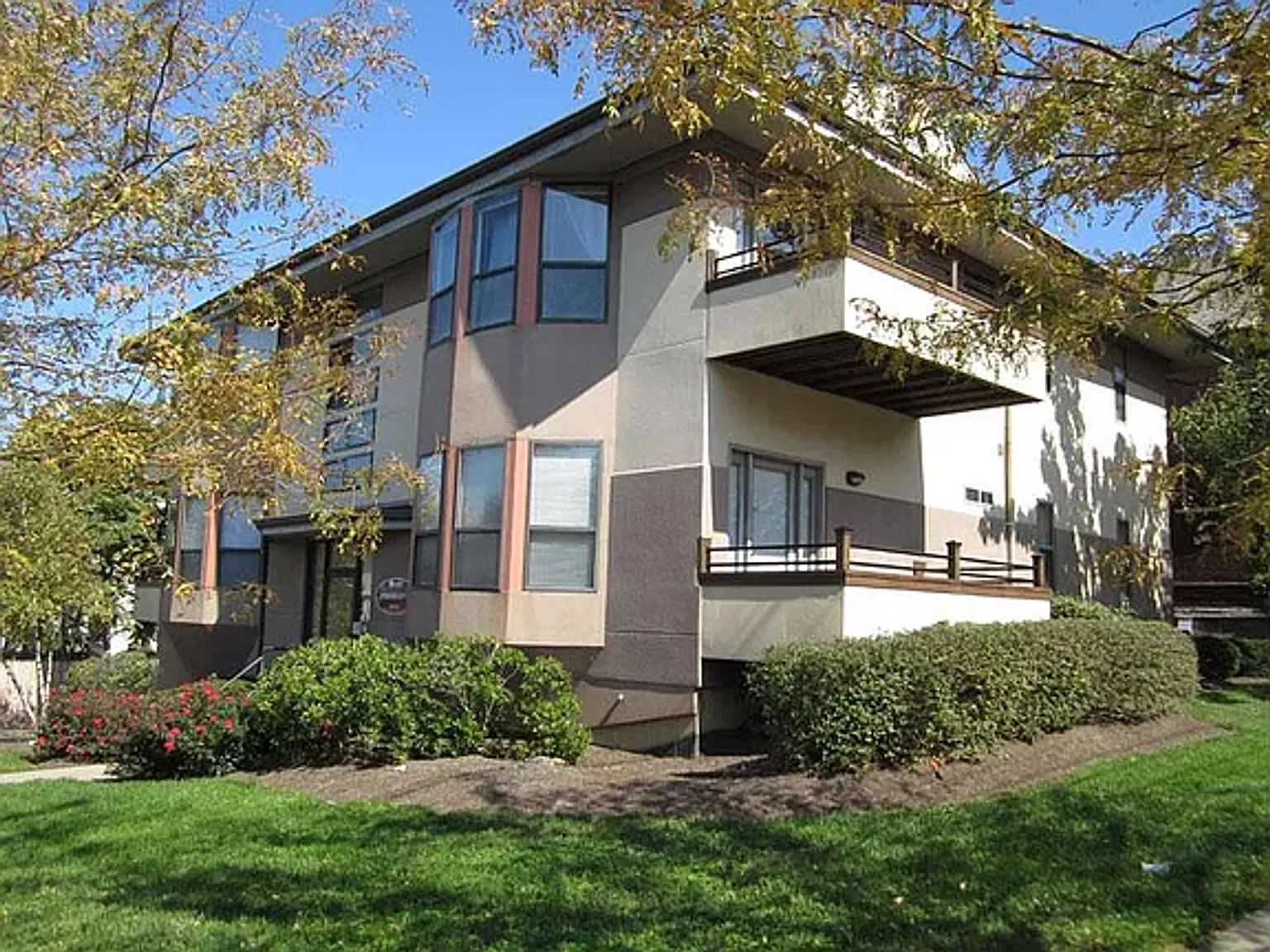 Bellevue Ave — Photo 2