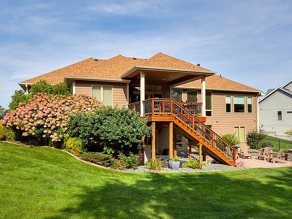 2nd image of 313 Oakwood Dr