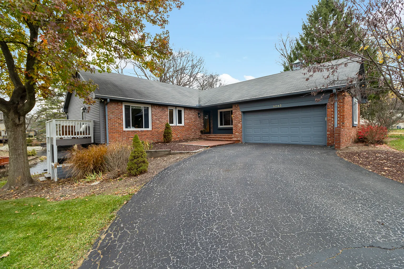 8243 Castlebrook Dr photo 1