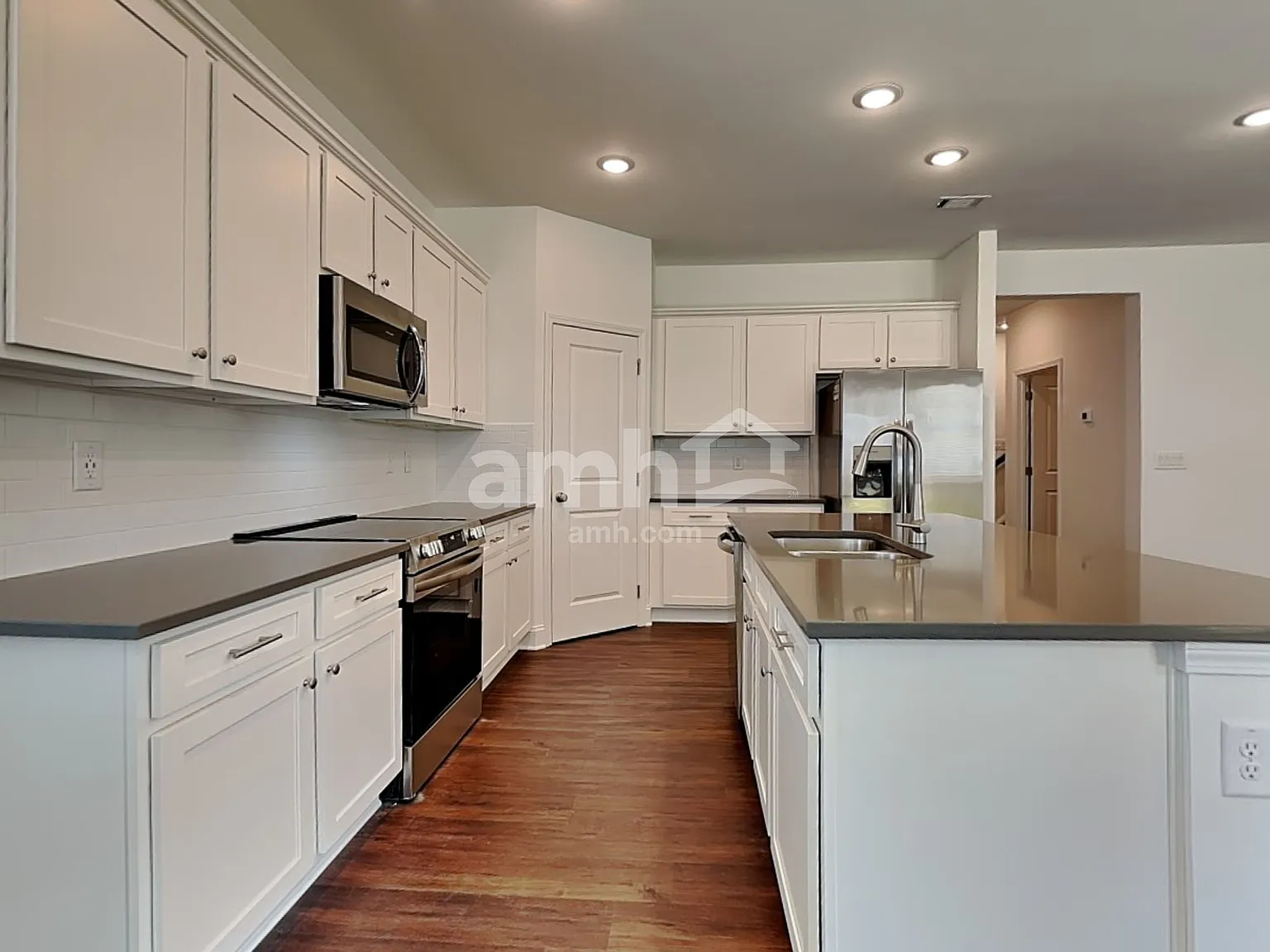 4 bed, 3.0 bath, 2222 sqft, $2,600 — Photo 3