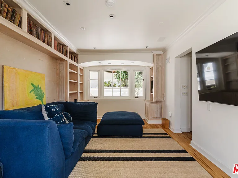 8706 Sunset Plaza Pl — Photo 16