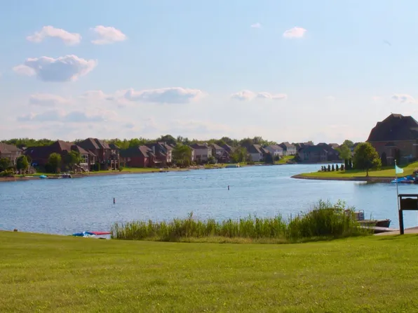 10320 Whitewater Ct, Winfield, IN 46307