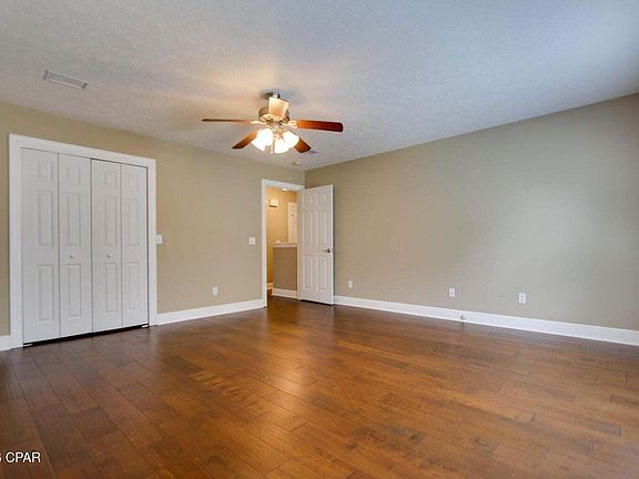 5th image of 4026 Oak Forest Dr