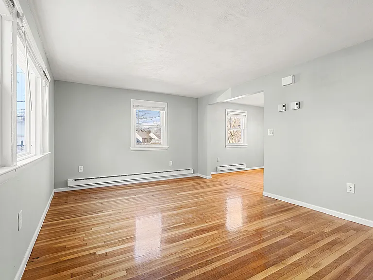 2 Starbird Ave — Photo 4
