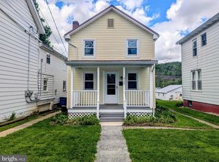313 E Penn St, New Paris, PA 15522