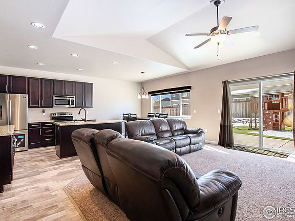 5th image of 961 Village Dr
