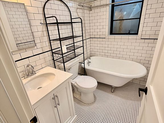 5th image of 1015 W 9th St #1