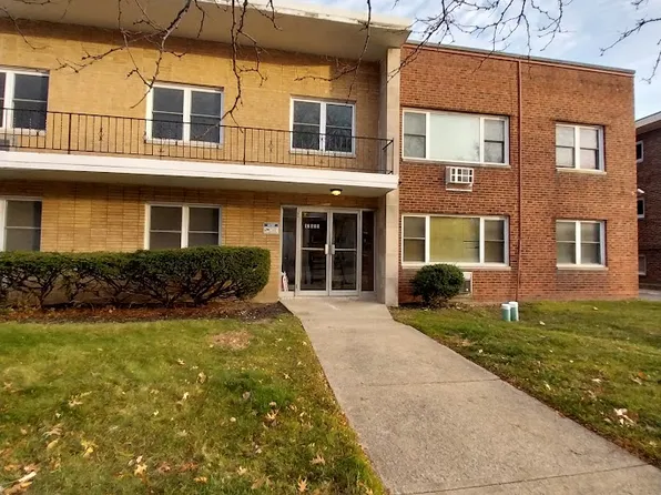 17808 Lake Shore Blvd, Cleveland, OH