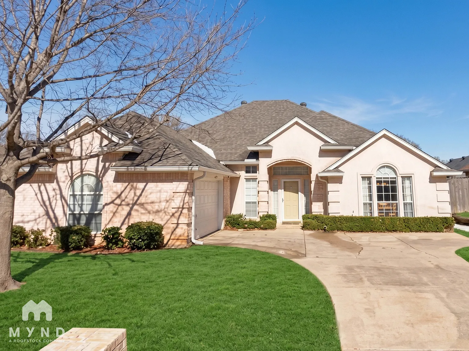 3 bed, 2.0 bath, 2140 sqft, $2,415 — Photo 1