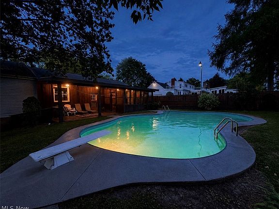 4th image of 8016 Harris Dr
