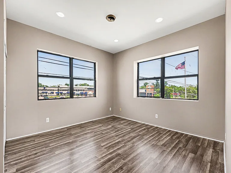 32821 Grand River Ave #B — Photo 8
