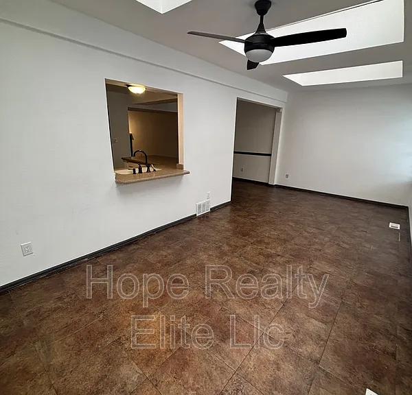 2079 Sussex Ln — Photo 10