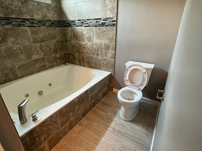 4830 Hampton Square Dr — Photo 12