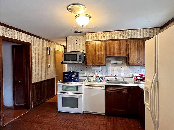 5th image of 10219 Nashua Dr