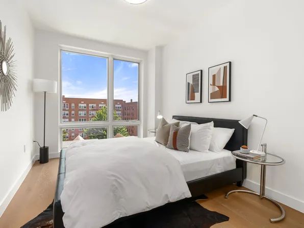 379 Ocean Parkway image 9 of 23