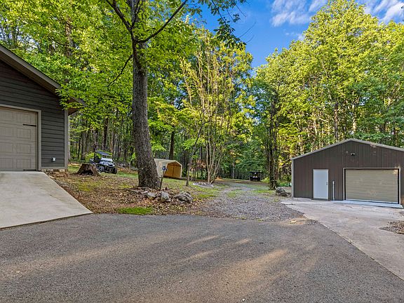 5th image of 748 Woodcock Rd