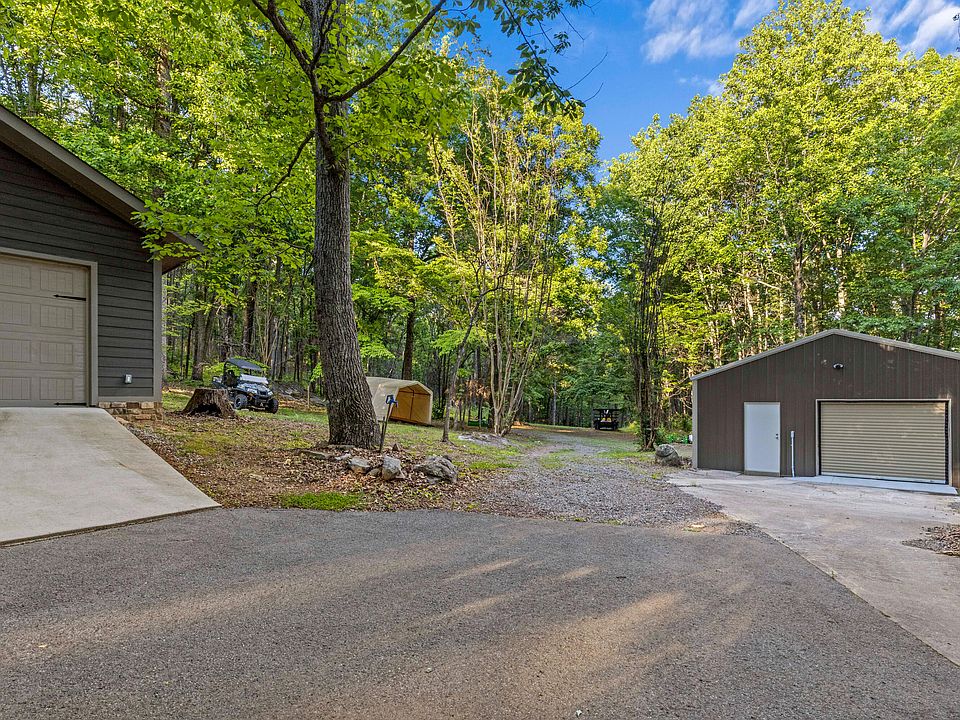 4th image of 748 Woodcock Rd