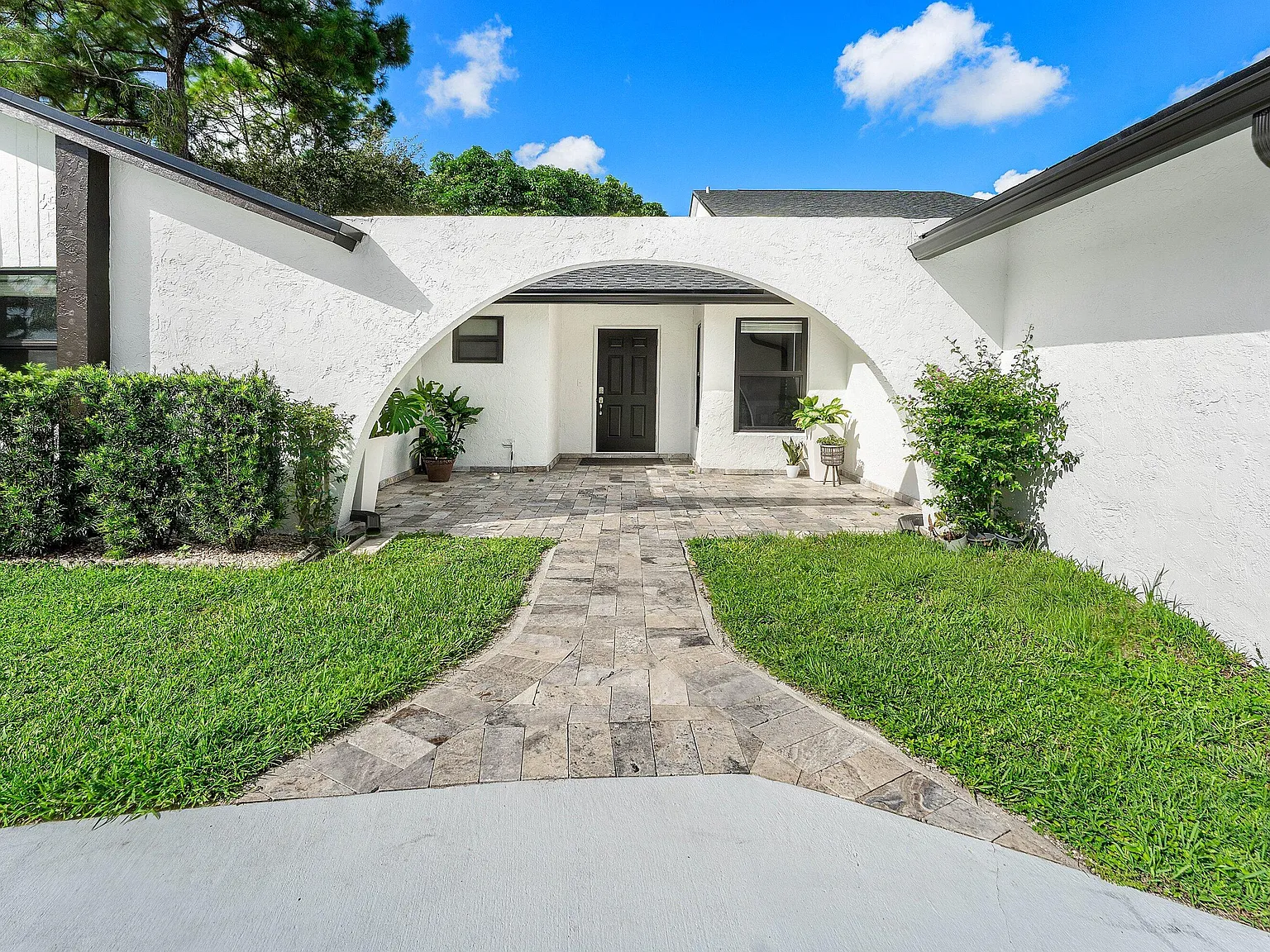 4 bed, 4.0 bath, 3155 sqft, $9,000 — Photo 4