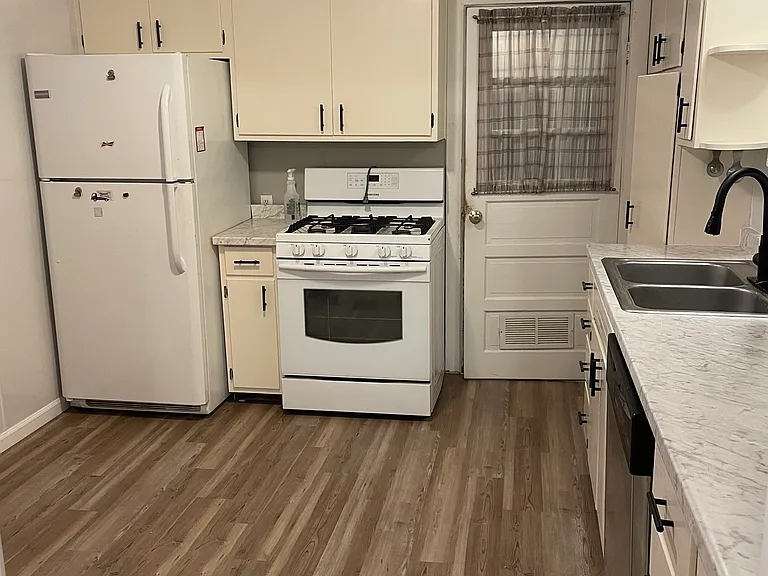 620 N Main St — Photo 3