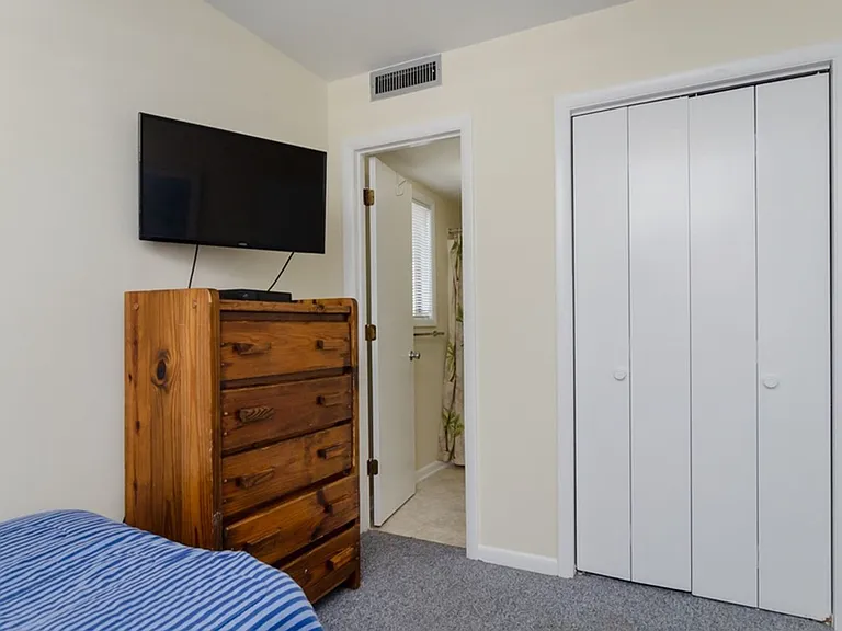 13 E Henderson St #2 — Photo 21