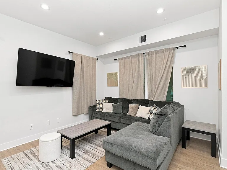 835 Dorchester St #D — Photo 6