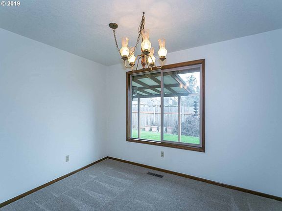 5th image of 520 NE 14th Ave