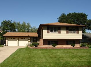 21W634 Glen Valley Dr, Glen Ellyn, IL 60137