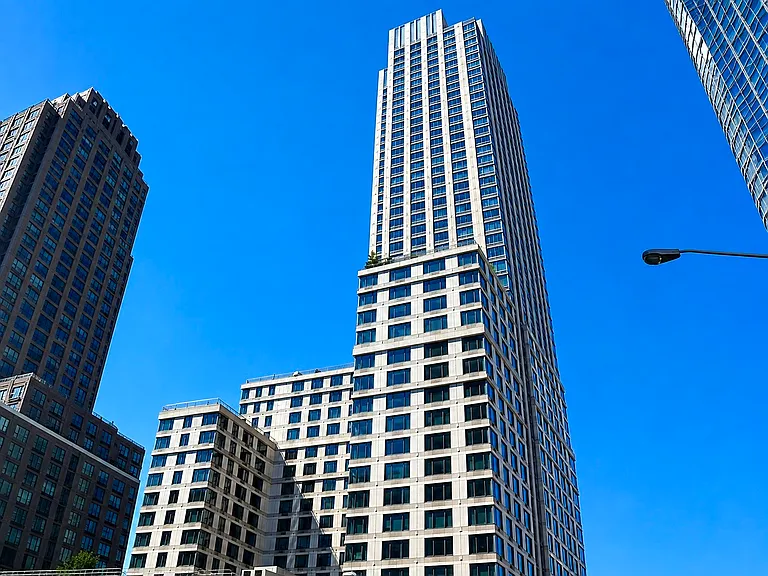 200 Riverside Blvd #7A — Photo 13