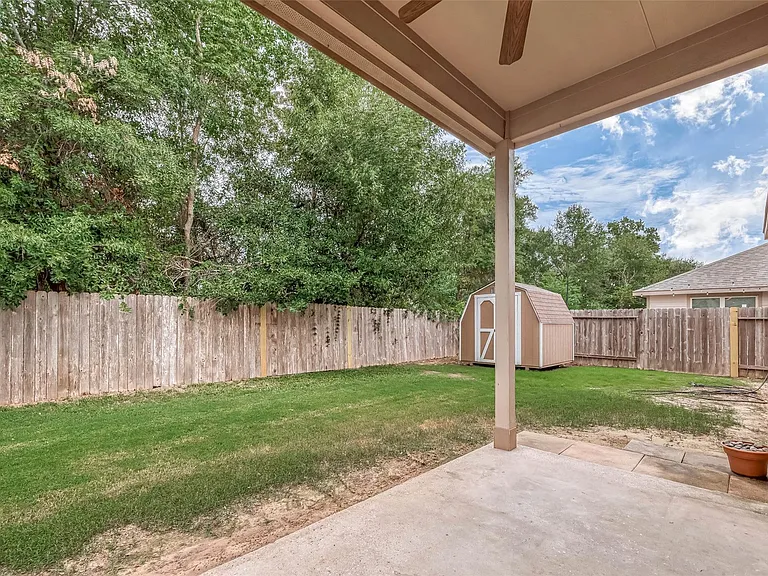 2261 Oak Circle Dr N — Photo 43