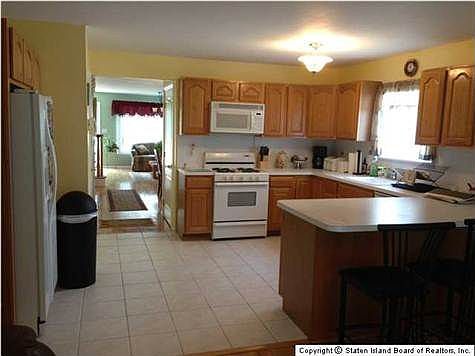 5th image of 465 Winchester Ave