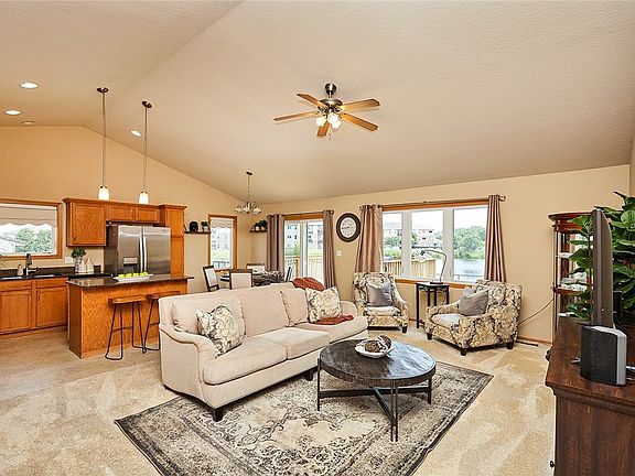 3rd image of 1315 NW Shoreline Ct