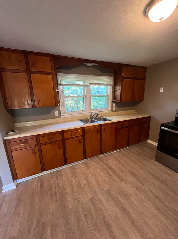 3 bed, 1058 sqft, $2,500 — Photo 3
