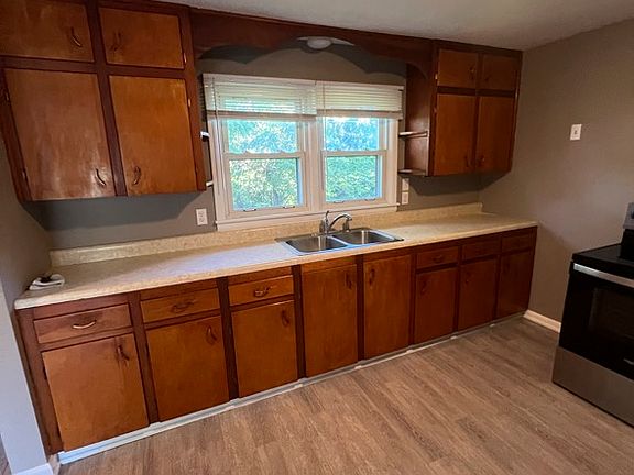 3rd image of 1623 Highridge Cir