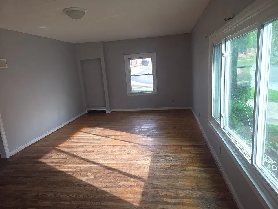 347 S Main St