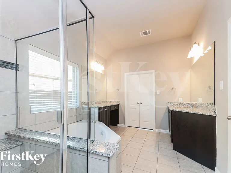 1208 Caney Creek Ln — Photo 10