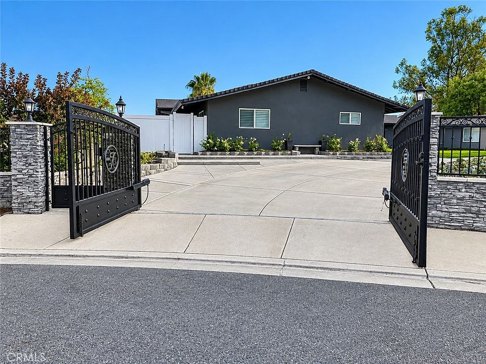 1st image of 6031 Vista Del Aguila