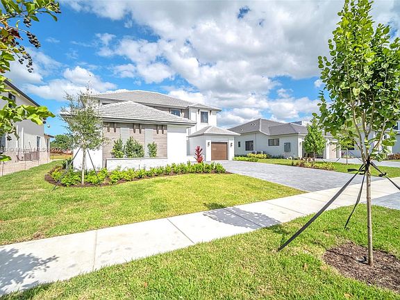 3rd image of 10475 SW 57th Ct