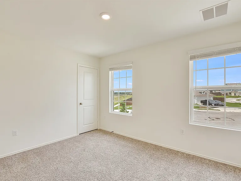 15401 Solstice Cv — Photo 17