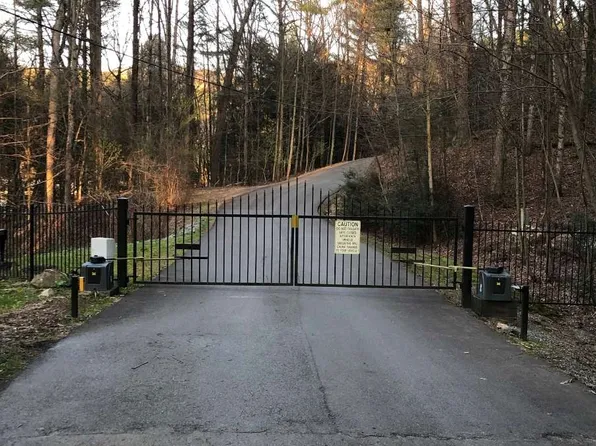 8 Hickory Trl, Ellijay, GA 30540