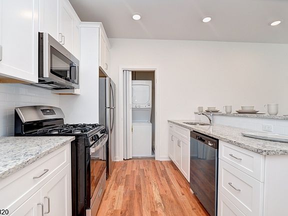 4th image of 610 Mill St #130