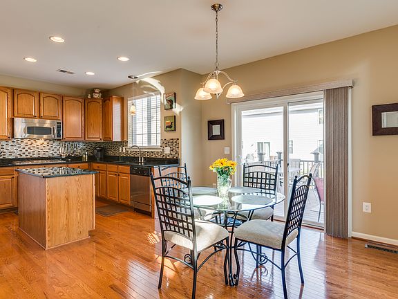4th image of 9605 Hazelbrook Ct